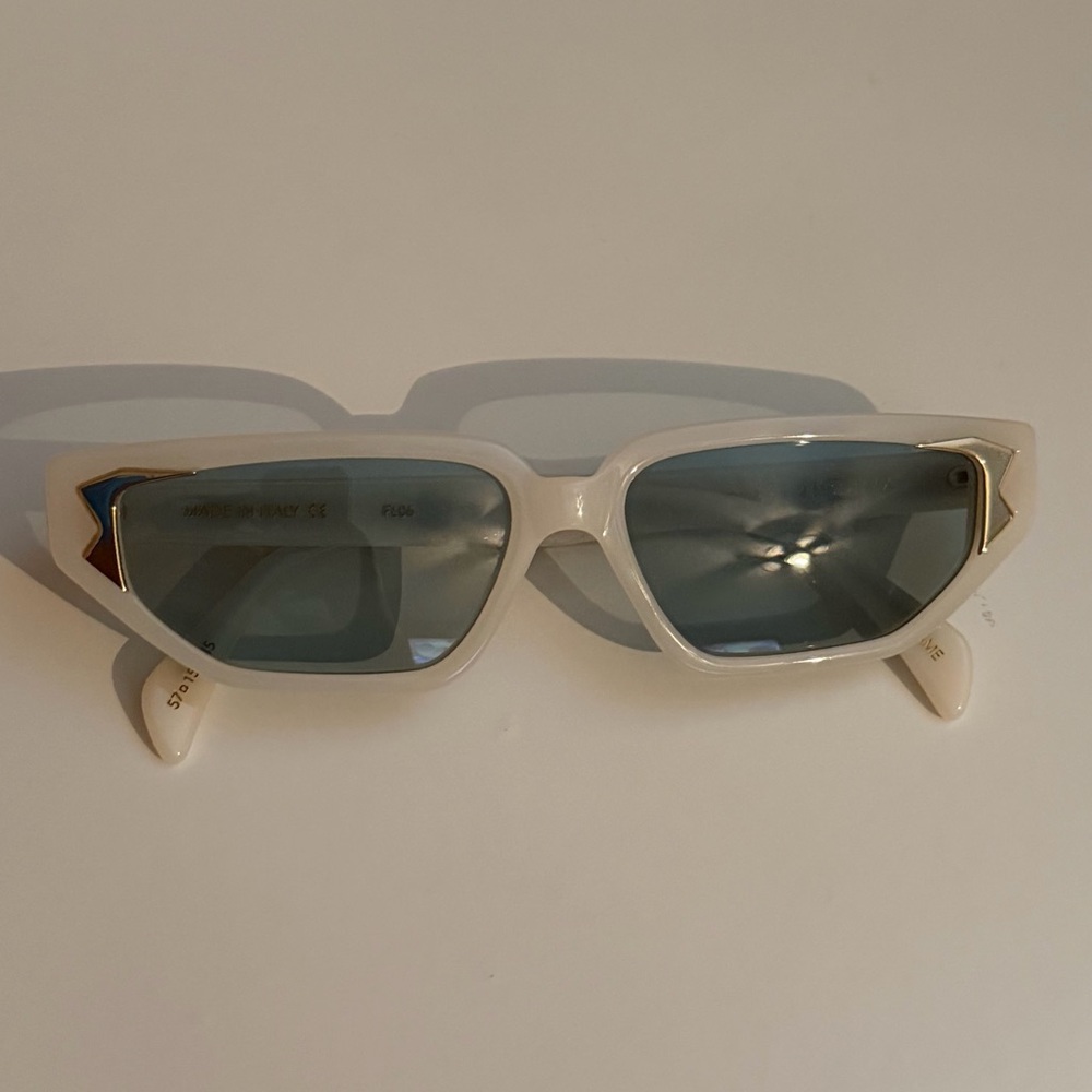 Carla Colour Sunglasses 🤍